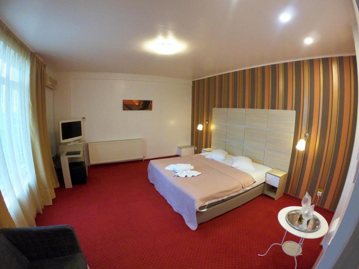 Hotel Mon Caprice Bucareste Exterior foto