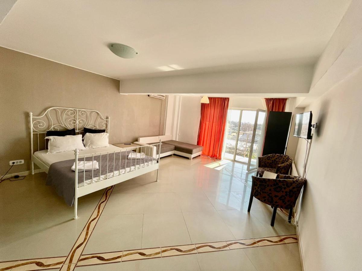 Hotel Mon Caprice Bucareste Exterior foto