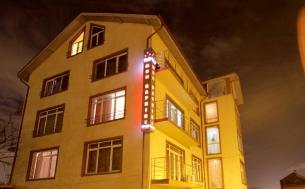 Hotel Mon Caprice Bucareste Exterior foto